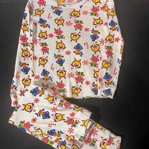 Baby shark Christmas girl's pajama set 5t